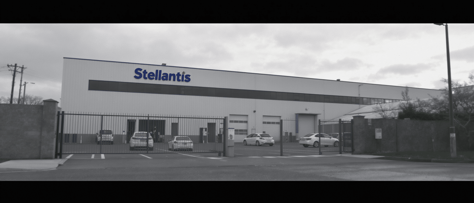 stellantis annonce la cessation de la production automobile &agrave; poissy face &agrave; une surcapacit&eacute; industrielle, impactant l&rsquo;avenir du site et de ses employ&eacute;s.