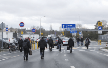 d&eacute;couvrez comment la r&eacute;forme de l'assurance-ch&ocirc;mage pour les travailleurs transfrontaliers pourrait g&eacute;n&eacute;rer un gain de pr&egrave;s de 800 millions d'euros pour la france, impactant l'&eacute;conomie et l'emploi.