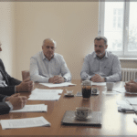 d&eacute;couvrez un consensus in&eacute;dit entre le centre droit et la droite extr&ecirc;me sur la r&eacute;duction des effectifs publics, marquant un tournant dans les politiques de gestion des ressources humaines publiques.