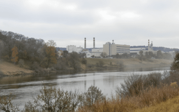 d&eacute;couvrez comment la vall&eacute;e du m&eacute;dicament en centre-val de loire s'adapte et r&eacute;agit face aux d&eacute;fis &eacute;conomiques et logistiques caus&eacute;s par le conflit au moyen-orient.