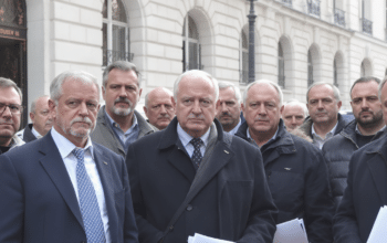 un&eacute;dic : les syndicats et le patronat s'allient pour demander au gouvernement de cesser les pr&eacute;l&egrave;vements sur les fonds de l'assurance-ch&ocirc;mage, afin de pr&eacute;server ce dispositif essentiel.