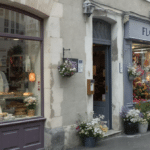 le s&eacute;nat adopte une loi permettant aux boulangers et fleuristes d'exercer leur activit&eacute; le 1er mai, jour f&eacute;ri&eacute; traditionnellement ch&ocirc;m&eacute;, offrant ainsi plus de flexibilit&eacute; commerciale.