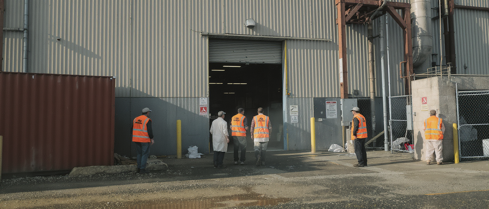 &agrave; saint-gaudens, les salari&eacute;s de fibre excellence occupent l'usine pour d&eacute;fendre leurs emplois en attendant la d&eacute;cision du tribunal de commerce de toulouse.