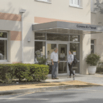 d&eacute;couvrez comment les entreprises fran&ccedil;aises s&rsquo;adaptent et r&eacute;sistent aux d&eacute;fis pos&eacute;s par les vagues de chaleur et les incendies, en adoptant des strat&eacute;gies innovantes pour assurer leur p&eacute;rennit&eacute;.