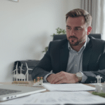 d&eacute;couvrez comment l&rsquo;augmentation des ratios d&rsquo;endettement peut &ecirc;tre ma&icirc;tris&eacute;e gr&acirc;ce &agrave; des investissements strat&eacute;giques dans les actifs d&rsquo;avenir, assurant ainsi une croissance financi&egrave;re durable et &eacute;quilibr&eacute;e.