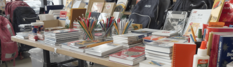 d&eacute;couvrez comment les prix des fournitures scolaires baissent avant la rentr&eacute;e, mais pourquoi une augmentation est pr&eacute;vue apr&egrave;s septembre. pr&eacute;parez-vous efficacement pour la rentr&eacute;e scolaire.