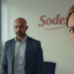 sodexo annonce la suppression de plus de 1 000 emplois en france, marquant sa deuxi&egrave;me grande restructuration en six ans pour s'adapter aux enjeux &eacute;conomiques.