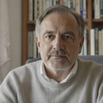 d&eacute;couvrez l'analyse de guillaume duval, essayiste, sur l'impact de la tva sociale compar&eacute;e &agrave; une hausse g&eacute;n&eacute;rale de la tva, et pourquoi elle n'augmenterait pas les recettes publiques.