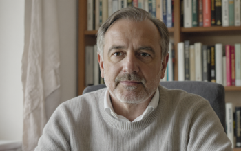 d&eacute;couvrez l'analyse de guillaume duval, essayiste, sur l'impact de la tva sociale compar&eacute;e &agrave; une hausse g&eacute;n&eacute;rale de la tva, et pourquoi elle n'augmenterait pas les recettes publiques.