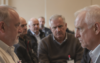 d&eacute;couvrez les d&eacute;bats anim&eacute;s lors de la conf&eacute;rence sur le travail, l&rsquo;emploi et les retraites, qui mettent en lumi&egrave;re les divisions croissantes entre syndicats r&eacute;formistes et contestataires.