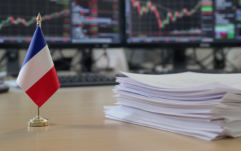 d&eacute;couvrez pourquoi l&rsquo;endettement de la france pourrait fragiliser les march&eacute;s mondiaux et quels risques une crise de la dette souveraine ferait peser sur l&rsquo;&eacute;conomie.