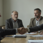les partenaires sociaux ont trouv&eacute; un accord sur les retraites compl&eacute;mentaires du priv&eacute;, malgr&eacute; des tensions persistantes lors des n&eacute;gociations.